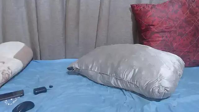 BubbleAssx27 on StripChat 