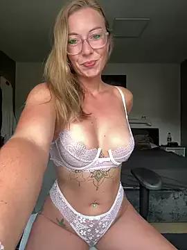 BunnyDiamond1 on StripChat 