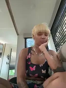 butterflybootyy — Twerk with plug
