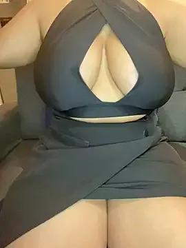 CARAMELGODDESSX23 on StripChat 