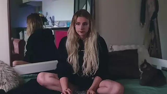 Celeste_Off on StripChat 