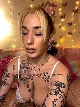 Chachou000 on StripChat 