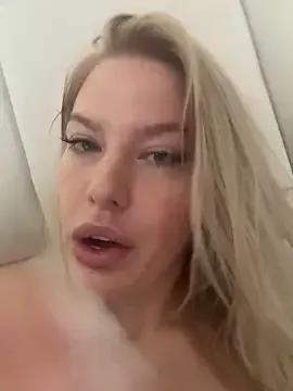 Chloemillerrxx_ on StripChat