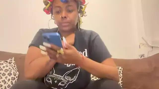 ChocolateCakeQueen on StripChat 
