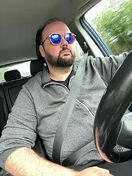 chubby575468LUX — Branle dans le bois  poil