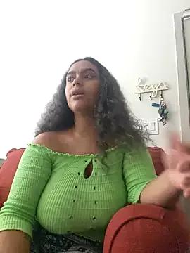 cinnaminnie on StripChat 