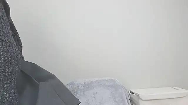 CocoaMilk18 — Freechat on StripChat