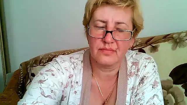 Dana4921 on StripChat 