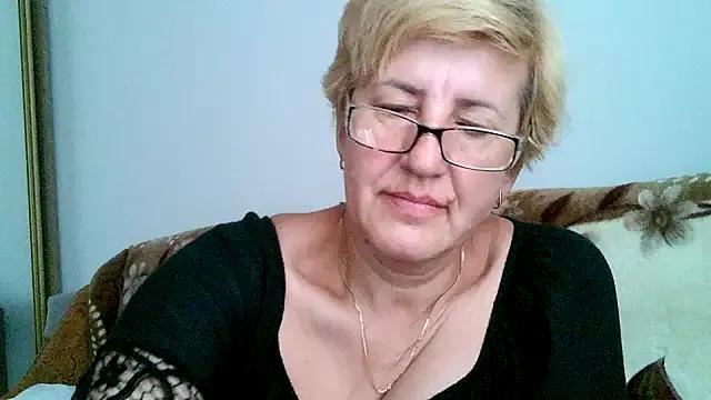 Dana4921 on StripChat 