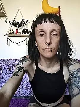 DEALYLITH — Chat topless