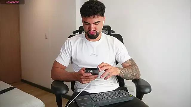 Derek_w on StripChat 