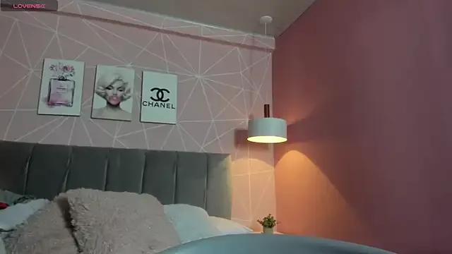 dolly_zoe on StripChat 