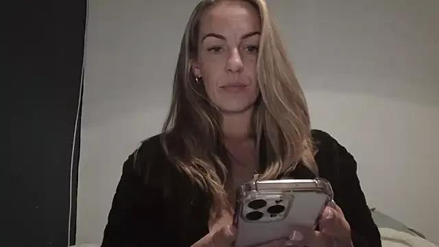 Edenfox- on StripChat 