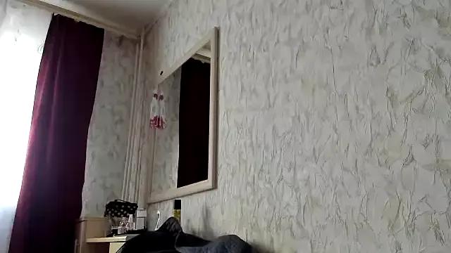 ElektraShine29 on StripChat 