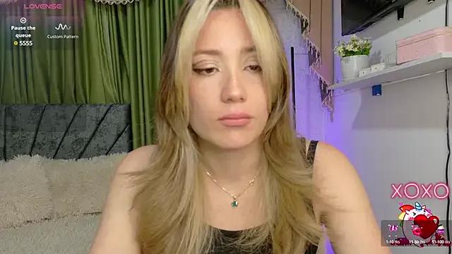 Eliih_01 on StripChat 