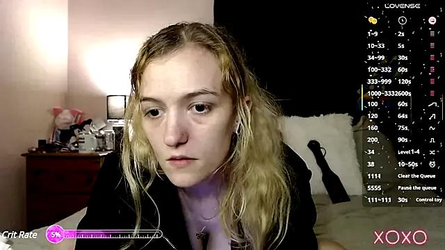 EllieeRose on StripChat 