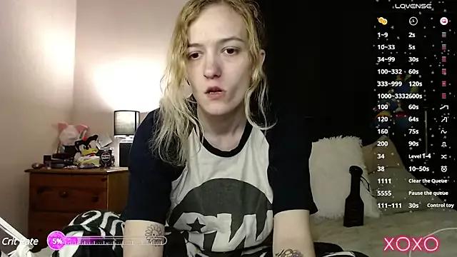 EllieeRose on StripChat 
