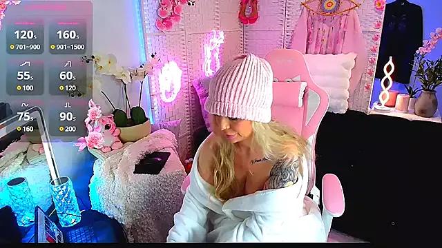 EllieKarrX on StripChat 