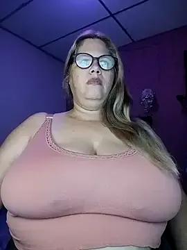 EllisW8 on StripChat 