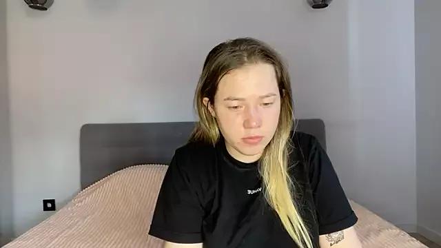 Embersweetbunny on StripChat 
