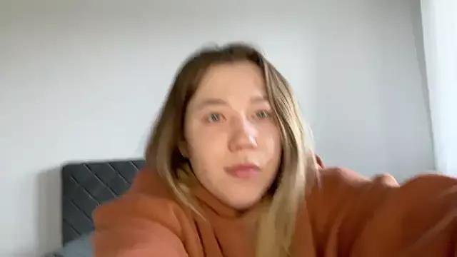 Embersweetbunny on StripChat 