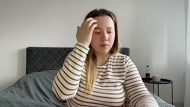 Embersweetbunny on StripChat 