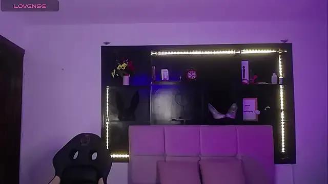 emiily_smith1 on StripChat 