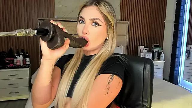 EmiilyHendriixx — Private on StripChat