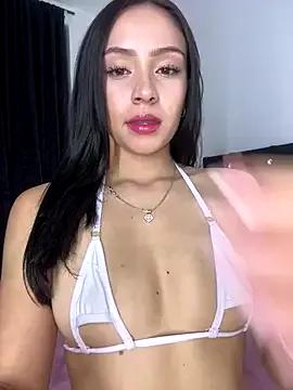 Emily_aurora132 on StripChat
