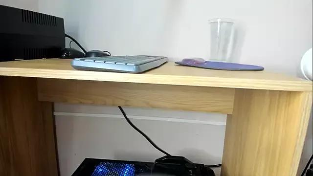 emma__rose1 on StripChat 