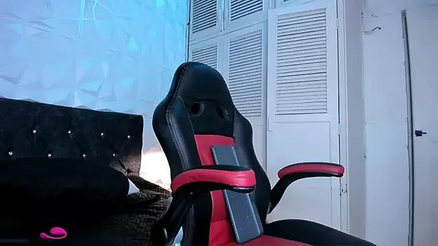 Emma_dl2 on StripChat 