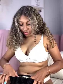 Emmacooperss on StripChat 