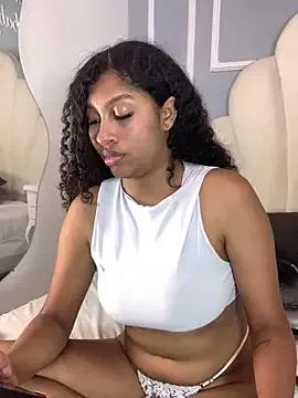 Emmacooperss on StripChat 