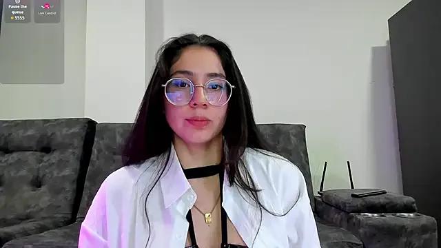 emmadiaz1 on StripChat 