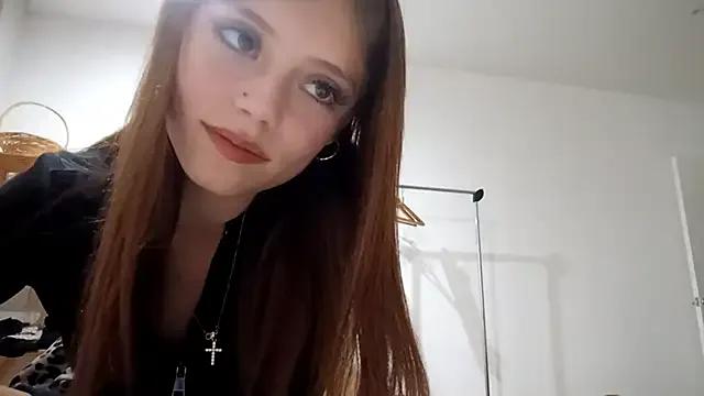 EmmaLuxury18 on StripChat 