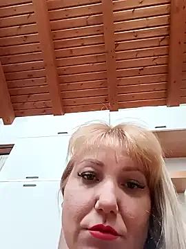 EmmaQueen4 on StripChat 