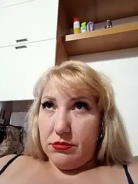 EmmaQueen4 on StripChat 