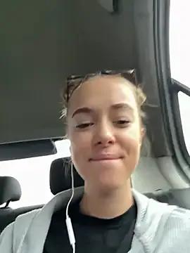 enjoy_my_beauty — suck fingers on my knees NAKED