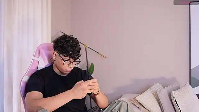 Ethan_occonor — Control my toy by 3 minute