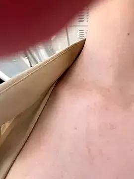 EveLittleSinner on StripChat 