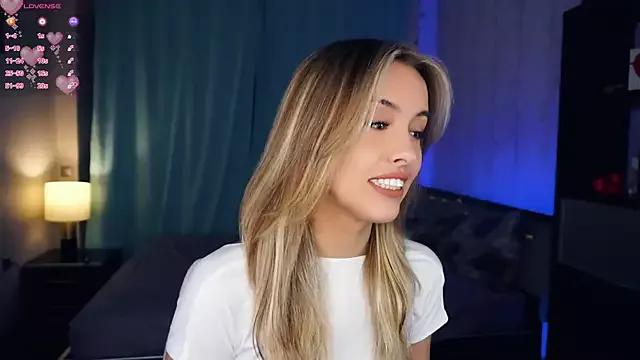 FannyHewson on StripChat 