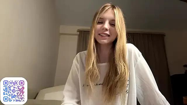 FruityXo — Lick palm like a kitty