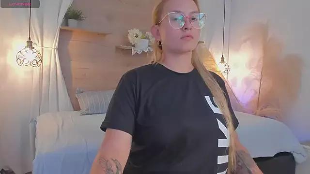 halaaa_1 on StripChat 