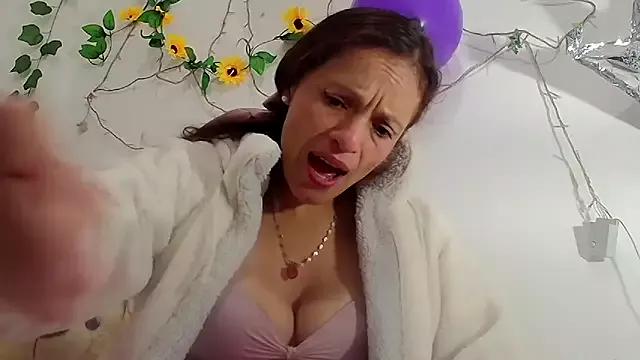 hanamor on StripChat 