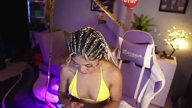 hannachris- on StripChat 