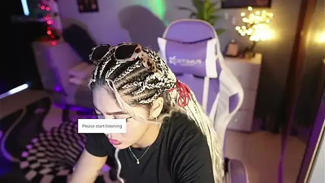 hannachris- on StripChat 