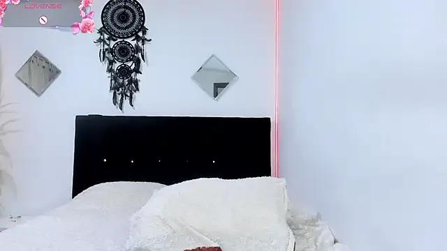 Hannahoney_ on StripChat