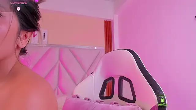 Happy_tits on StripChat