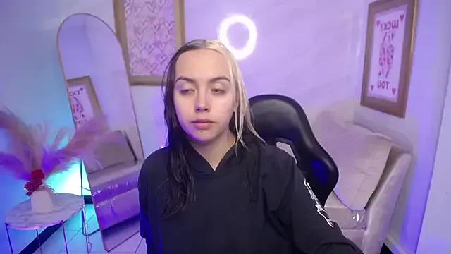 Hela_v on StripChat