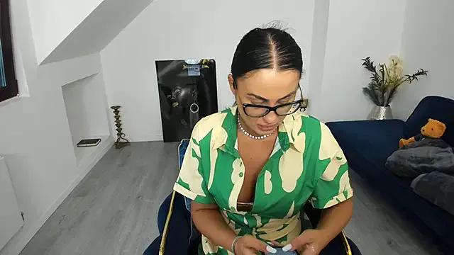 Helen_Sinn on StripChat 